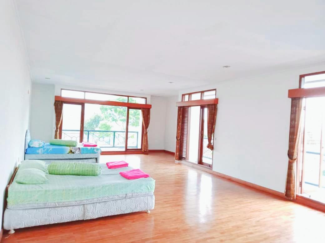 Sewa Villa Bukit Danau Puncak CilotoCinengangirang エクステリア 写真