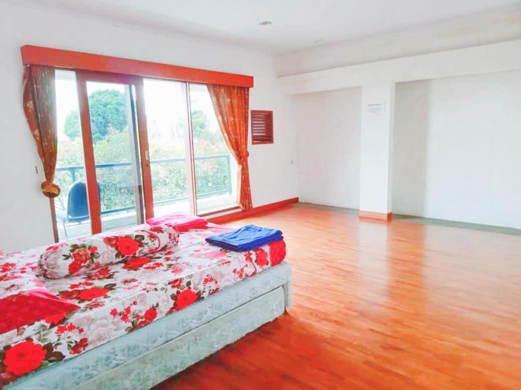 Sewa Villa Bukit Danau Puncak CilotoCinengangirang エクステリア 写真